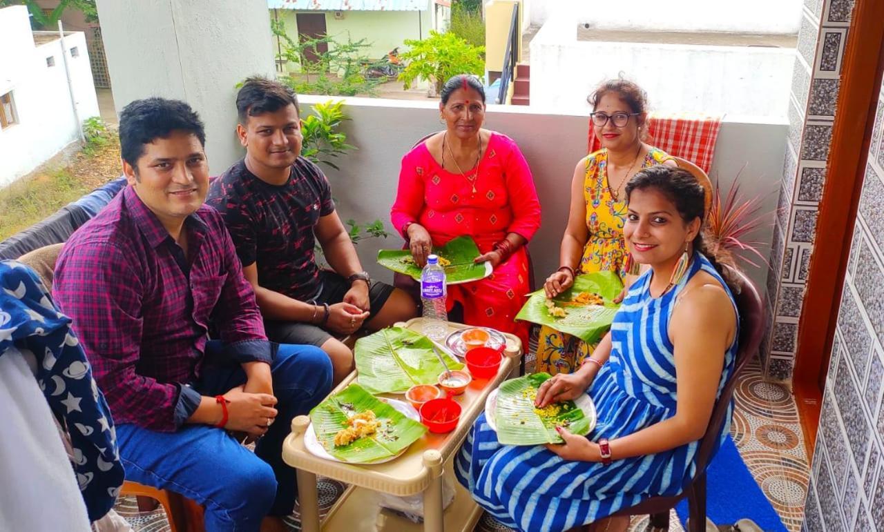 Veeru Homestay Hospet Eksteriør bilde